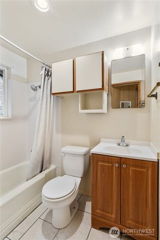 710 NE 43rd Street, Seattle, WA 98105