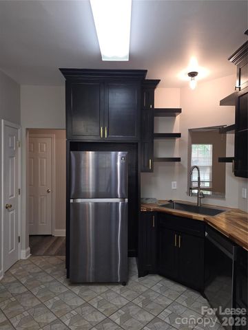 935 Woodington Lane, Charlotte, NC 28214