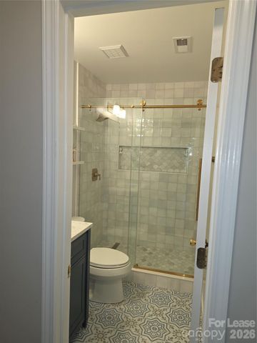 935 Woodington Lane, Charlotte, NC 28214