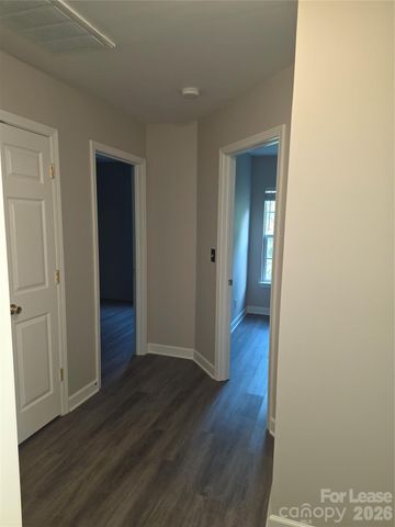 935 Woodington Lane, Charlotte, NC 28214