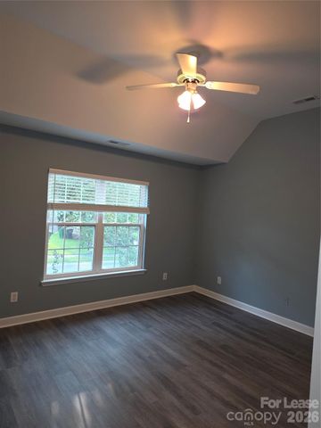 935 Woodington Lane, Charlotte, NC 28214