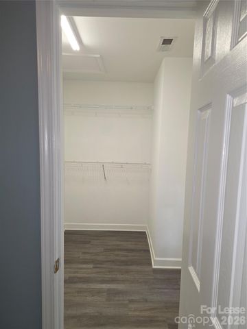 935 Woodington Lane, Charlotte, NC 28214