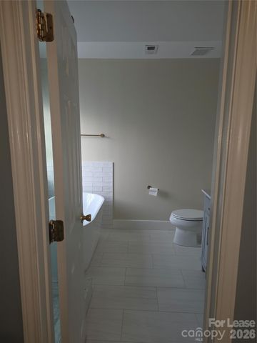 935 Woodington Lane, Charlotte, NC 28214