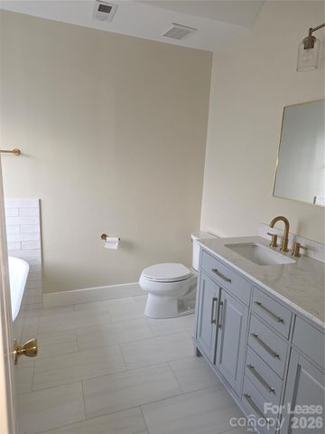 935 Woodington Lane, Charlotte, NC 28214
