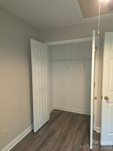 935 Woodington Lane, Charlotte, NC 28214