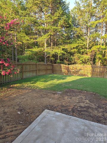 935 Woodington Lane, Charlotte, NC 28214