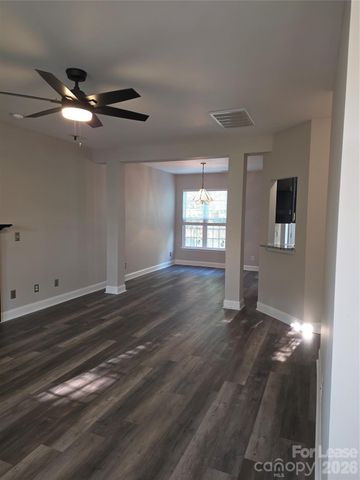 935 Woodington Lane, Charlotte, NC 28214