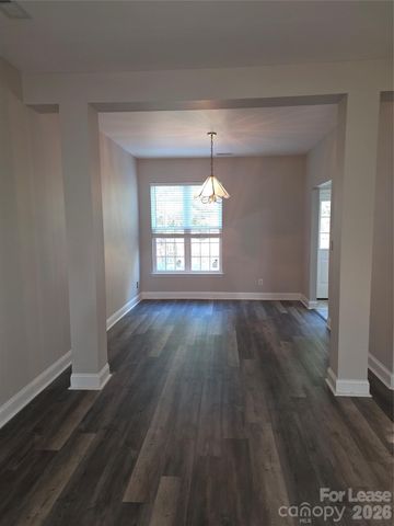 935 Woodington Lane, Charlotte, NC 28214