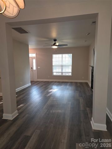 935 Woodington Lane, Charlotte, NC 28214