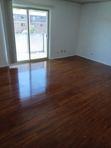 3223 W Parkway Drive 3A, Northbrook, IL 60062