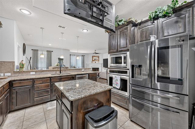 1118 Crest Ridge Drive, Glenn Heights, TX 75154