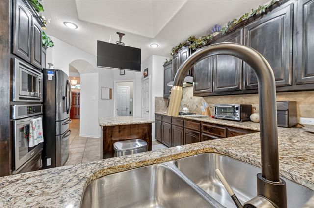 1118 Crest Ridge Drive, Glenn Heights, TX 75154