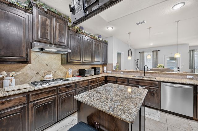 1118 Crest Ridge Drive, Glenn Heights, TX 75154
