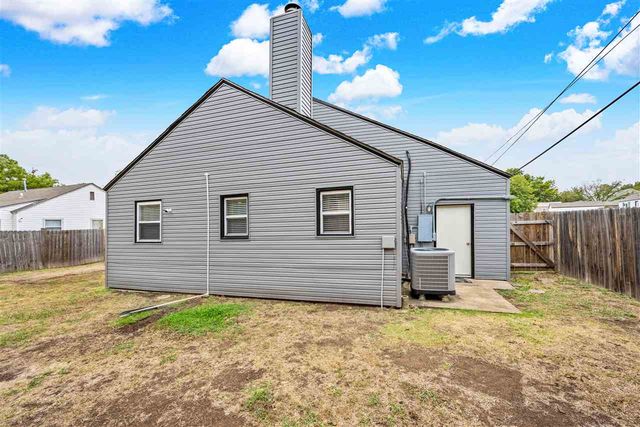 1211 NW Parkview Blvd, Lawton, OK 73507