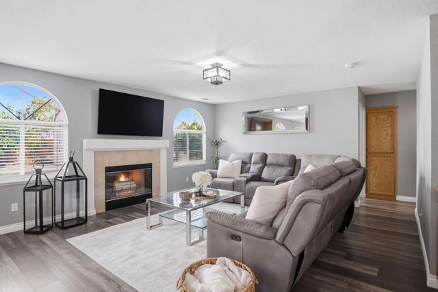 1044 Sandra St, Los Banos, CA 93635