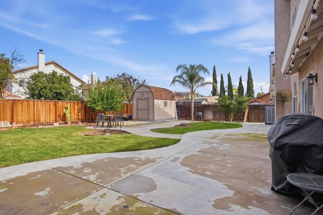 1044 Sandra St, Los Banos, CA 93635