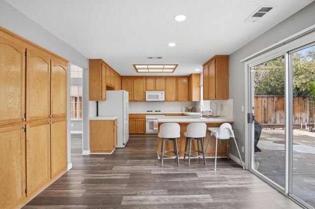 1044 Sandra St, Los Banos, CA 93635