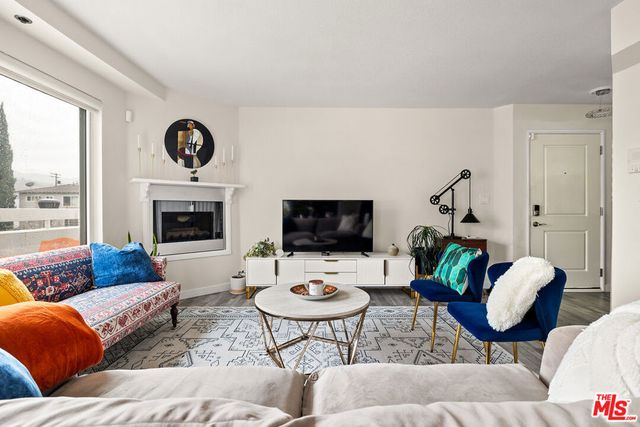 252 W Spazier Avenue F, Burbank, CA 91502