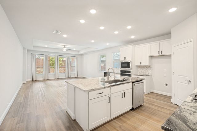 137 Glenwood Drive, Oak Point, TX 75068