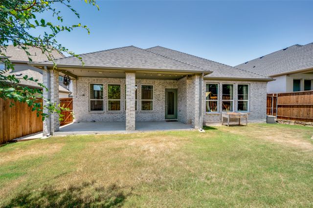 137 Glenwood Drive, Oak Point, TX 75068