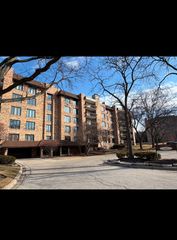 3860 Mission Hills Road 417, Northbrook, IL 60062