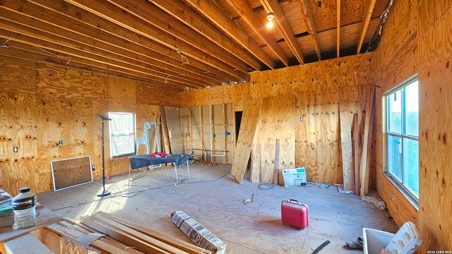 129 RAPIDS CIR, Bandera, TX 78003