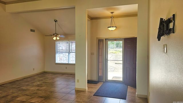 129 RAPIDS CIR, Bandera, TX 78003