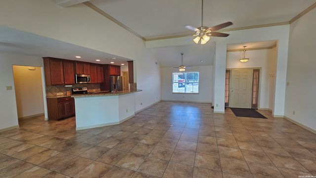 129 RAPIDS CIR, Bandera, TX 78003