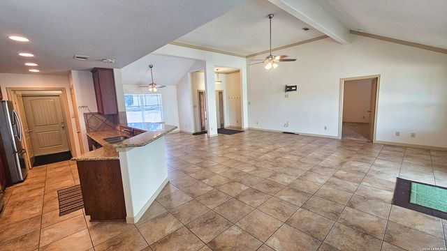 129 RAPIDS CIR, Bandera, TX 78003