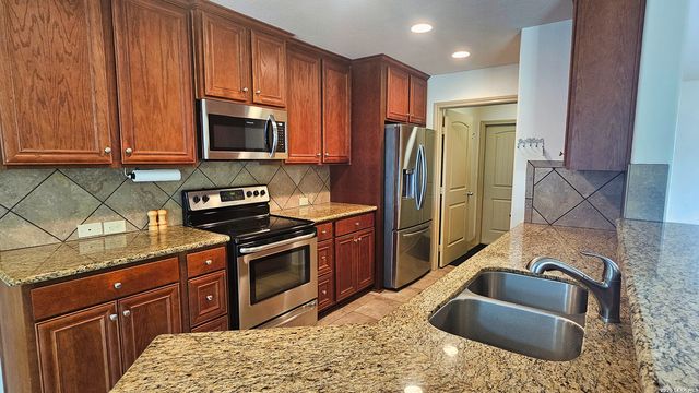 129 RAPIDS CIR, Bandera, TX 78003