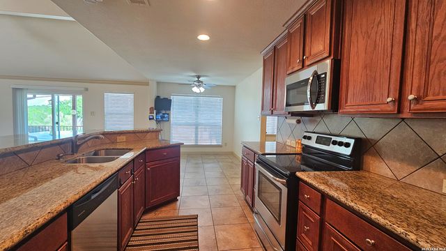 129 RAPIDS CIR, Bandera, TX 78003