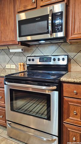 129 RAPIDS CIR, Bandera, TX 78003