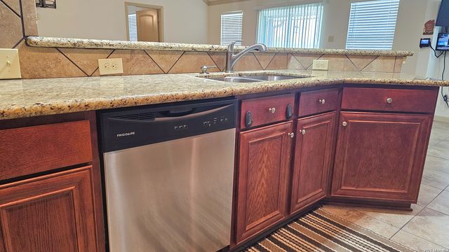 129 RAPIDS CIR, Bandera, TX 78003