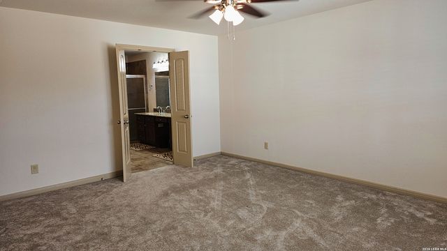 129 RAPIDS CIR, Bandera, TX 78003