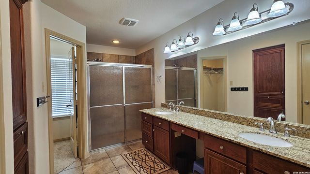 129 RAPIDS CIR, Bandera, TX 78003
