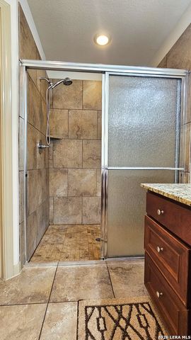 129 RAPIDS CIR, Bandera, TX 78003