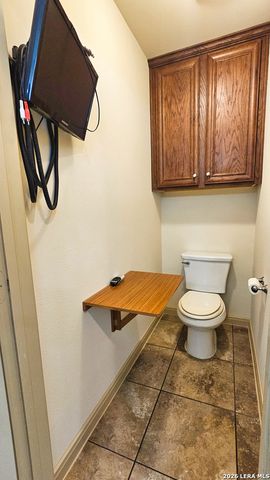 129 RAPIDS CIR, Bandera, TX 78003
