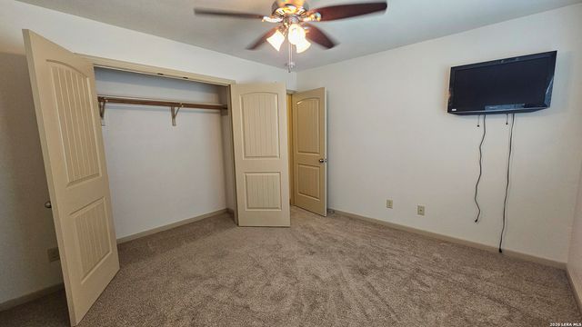 129 RAPIDS CIR, Bandera, TX 78003