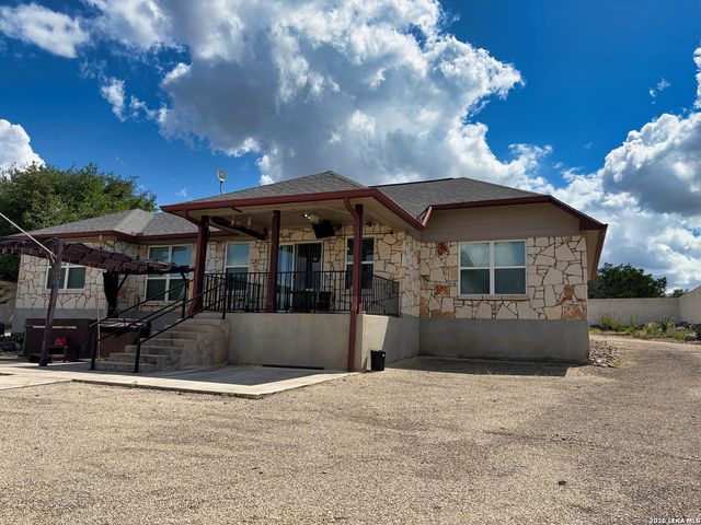 129 RAPIDS CIR, Bandera, TX 78003