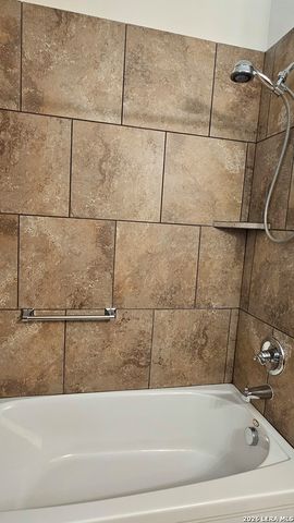 129 RAPIDS CIR, Bandera, TX 78003