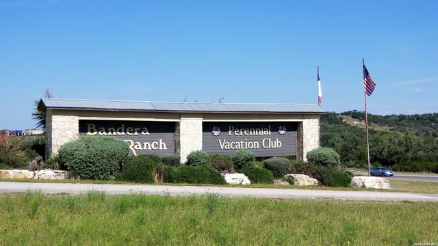 129 RAPIDS CIR, Bandera, TX 78003