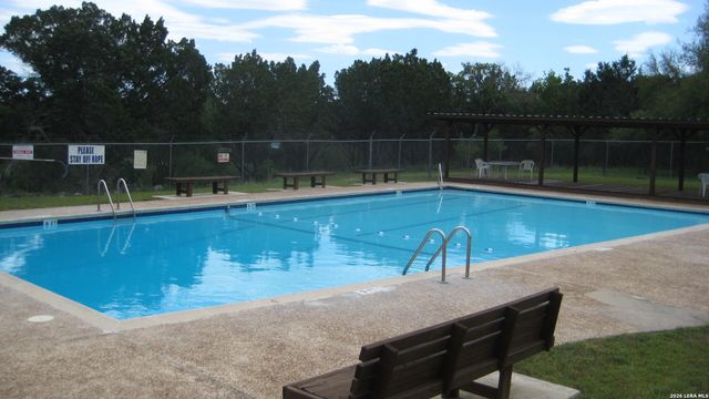 129 RAPIDS CIR, Bandera, TX 78003