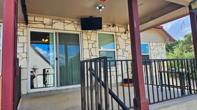 129 RAPIDS CIR, Bandera, TX 78003