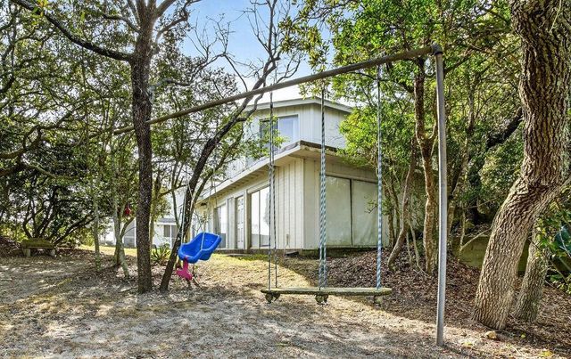 472 Myrtle Ave., Pawleys Island, SC 29585