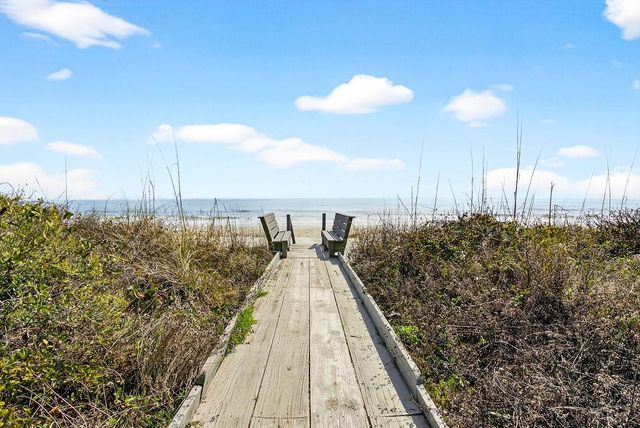 472 Myrtle Ave., Pawleys Island, SC 29585