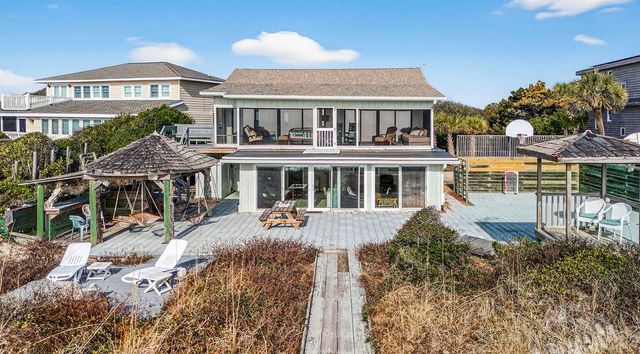 472 Myrtle Ave., Pawleys Island, SC 29585