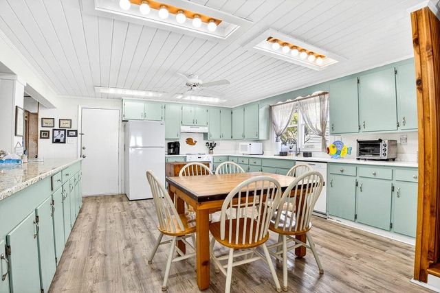 472 Myrtle Ave., Pawleys Island, SC 29585