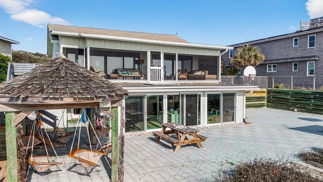 472 Myrtle Ave., Pawleys Island, SC 29585