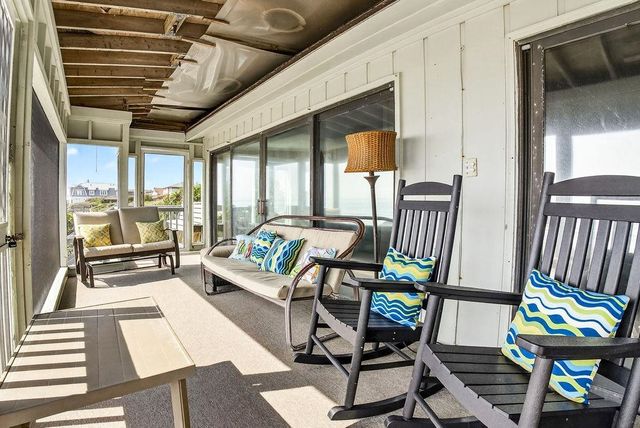 472 Myrtle Ave., Pawleys Island, SC 29585