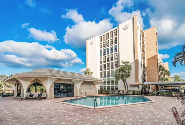 1627 Riverview Road 811, Deerfield Beach, FL 33441